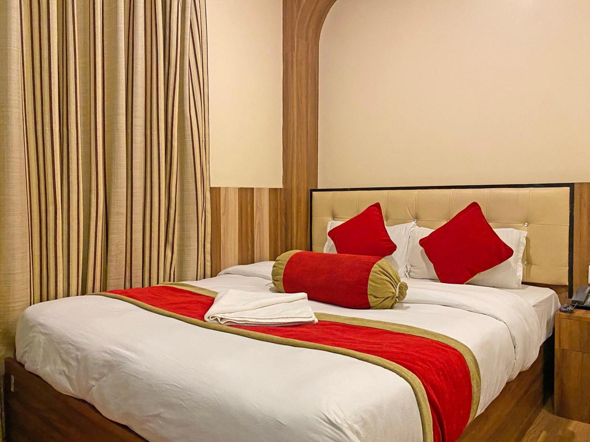 Hotel Airport Holiday Kathmandu Exterior foto